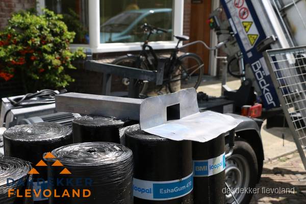 Dakbedekkingsmateriaal en dakgoot onderdelen in Flevoland Dakbedekkingsmateriaal en dakgoot onderdelen in Flevoland